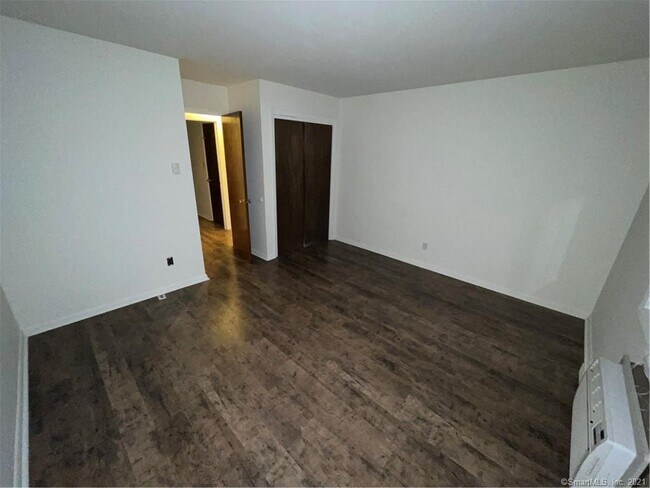 Foto del edificio - 79 Juniper Rd