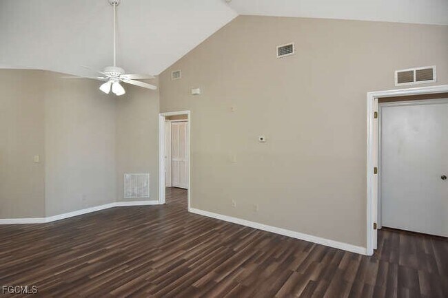 Foto del edificio - 8331 Bernwood Cove Loop