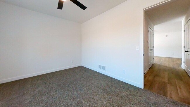 Building Photo - 15582 Sienna Dr