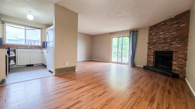 Photo du bâtiment - 3.0 bedroom in Calgary Alberta T2A 6P9