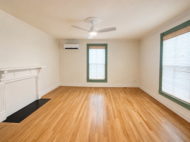 Building Photo - 405 W Davis St