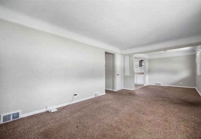Foto del edificio - 4672 Hillside Ave