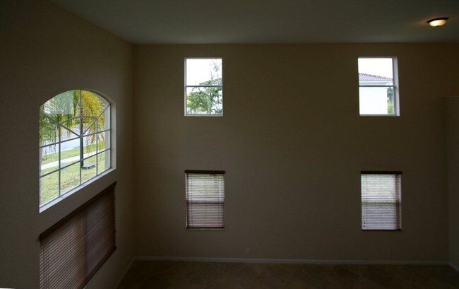 Building Photo - 781 Cresta Cir