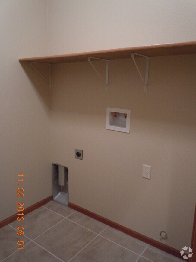 Building Photo - 21-23 Hanfield Ct