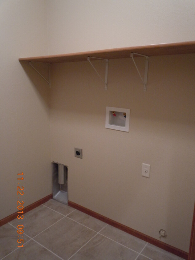 Primary Photo - 21-23 Hanfield Ct