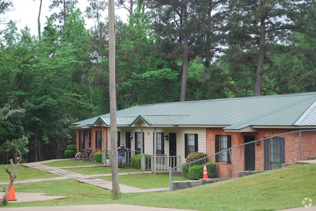 Building Photo - Deer Creek Village