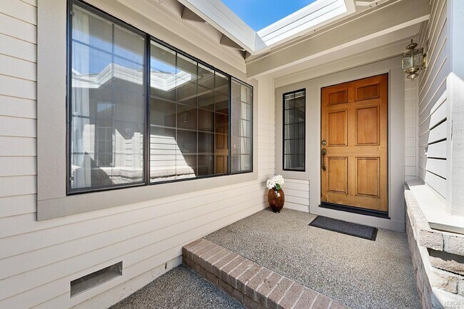 Building Photo - Beautiful 2 bedroom, 2 bath in the Oakmont...