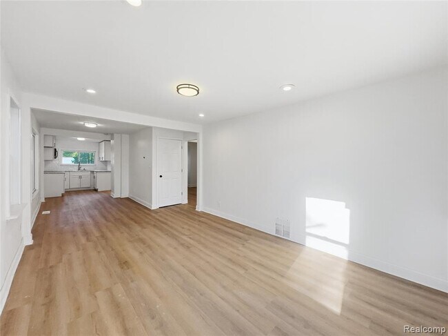 Foto del edificio - 329 W Muir Ave