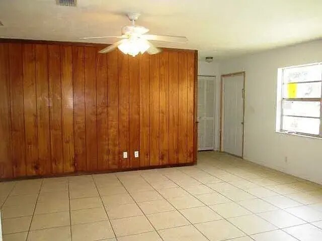 Building Photo - 2231 Iris Way