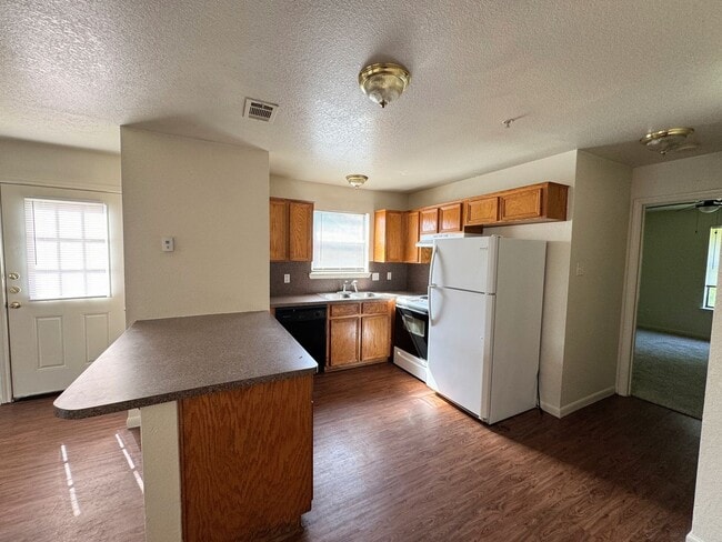 Foto del edificio - 1100 Lansberry Ct