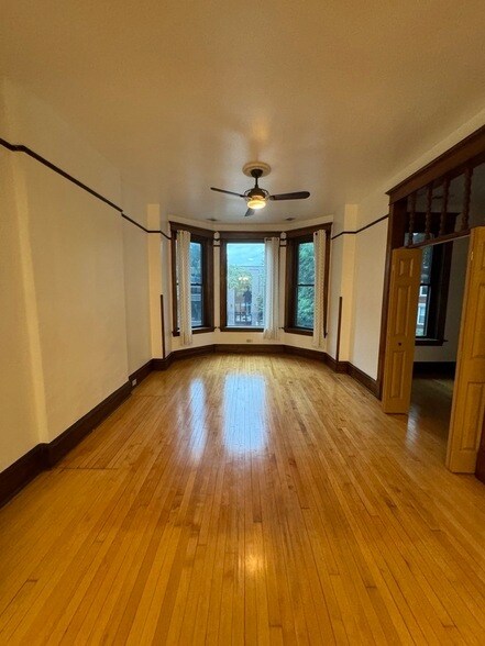 Foto del edificio - 2726 W Potomac Ave