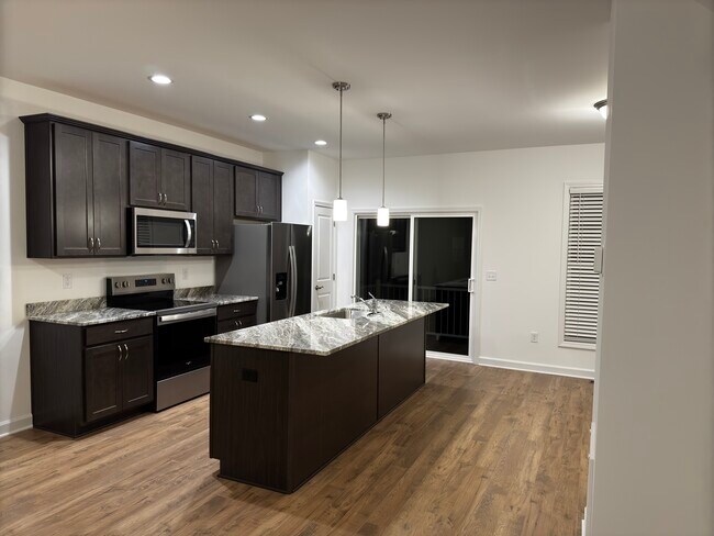 Cocina - 200 Colony Ave