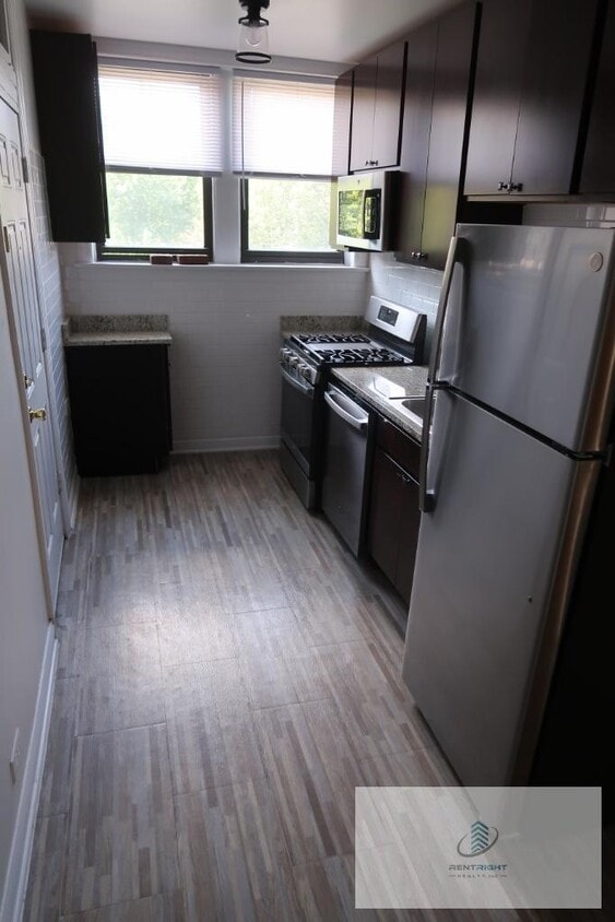 Primary Photo - 6364 N Hermitage Ave