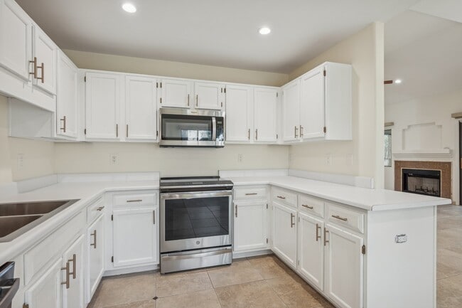 Building Photo - 15050 N Thompson Peak Pkwy