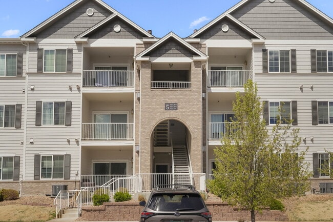 Building Photo - Spacious 3 bedroom in gated community