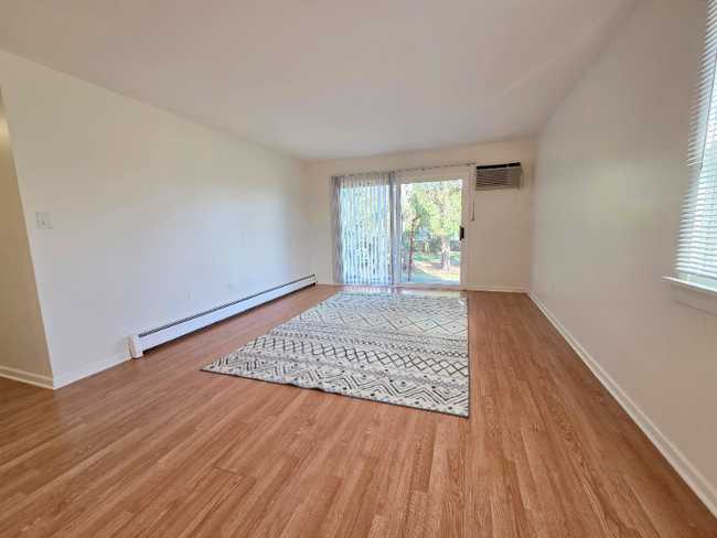 Building Photo - 889 Trace Dr