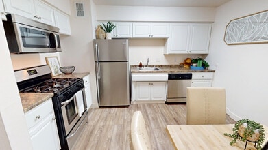 Kitchen - Cambridge House Apartments