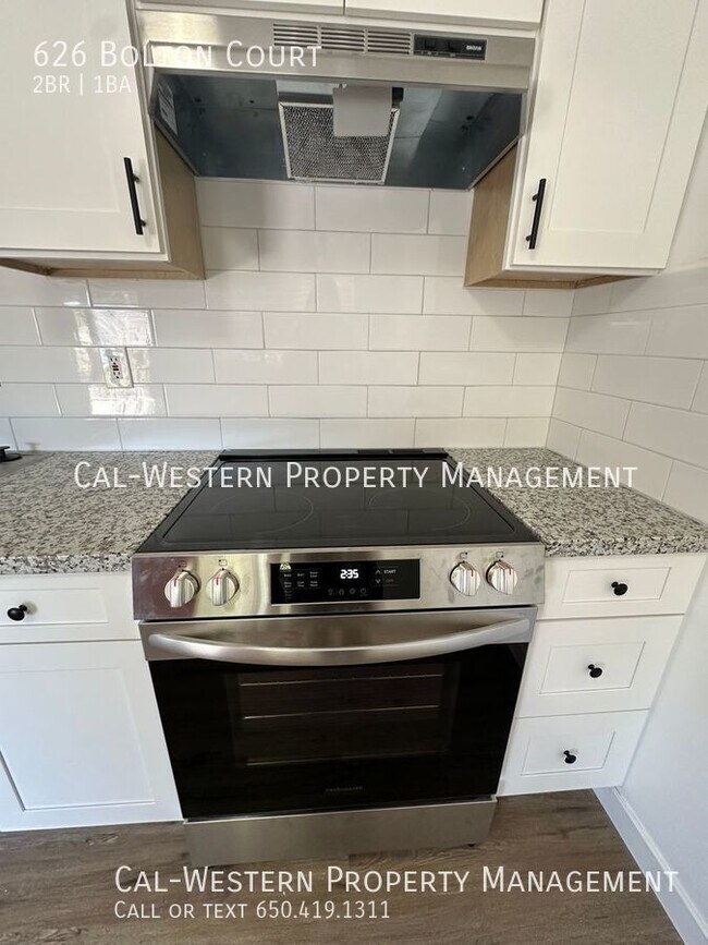 Building Photo - Upstairs unit in a 4 plex, 2 bedroom, 1 bath