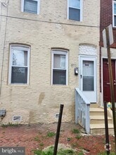 Building Photo - 555 Roberts St