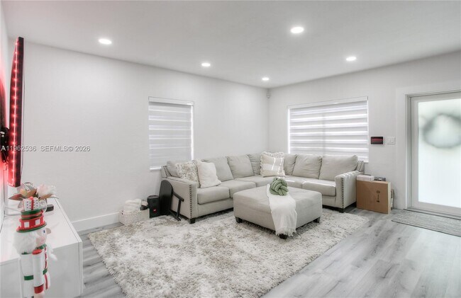 Building Photo - 1445 NE 181st St