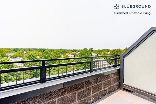 Foto del edificio - 3275 Washington Blvd