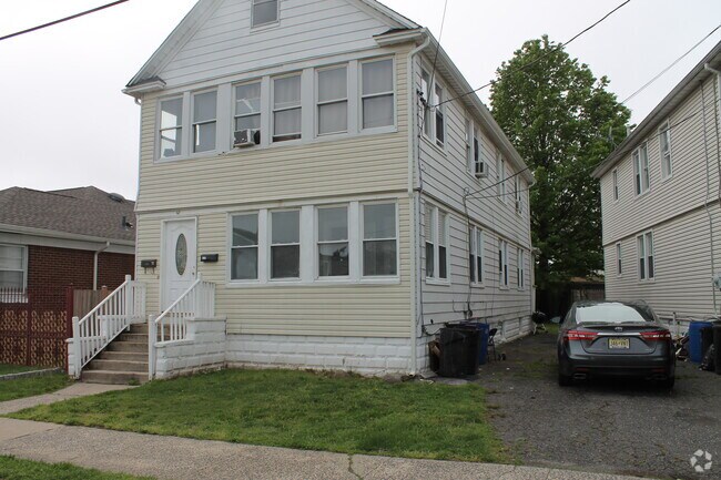 Building Photo - 67 Edgar St