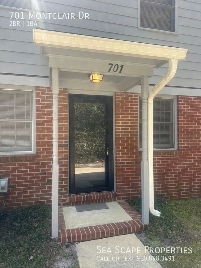 Building Photo - 701 Montclair Dr