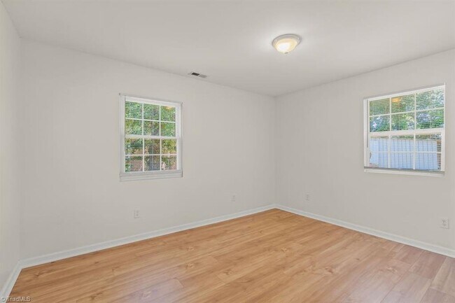 Foto del edificio - 1720 Gavin Dr