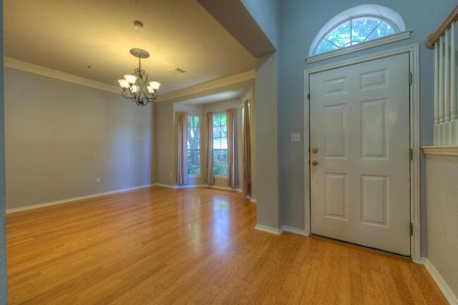 Foto del edificio - 12610 Mcnelly Trail