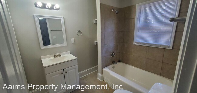 Foto del edificio - 1 br, 1 bath House - 222-D Woodrow Street