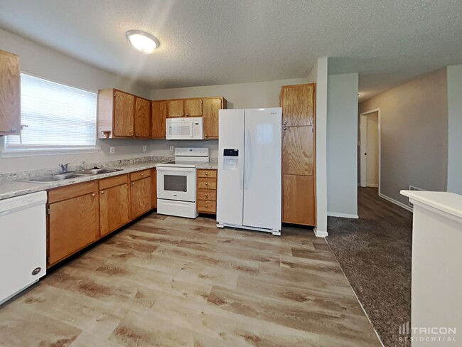 Foto del edificio - 5851 Prairie Meadow Dr