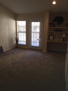 Primary Photo - 6351 Oakmont Blvd