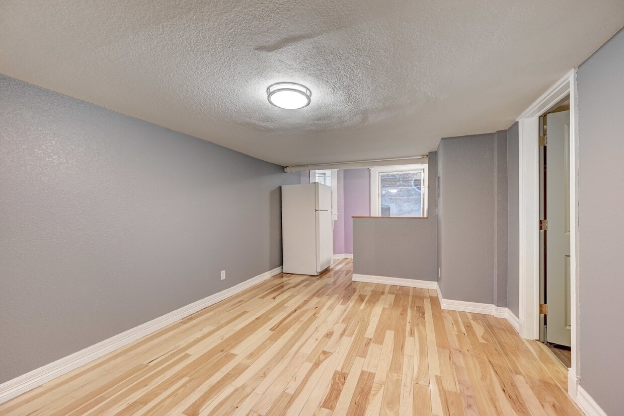 Foto principal - $1,150 - 1 bed, 1 bath charming Condo in t...