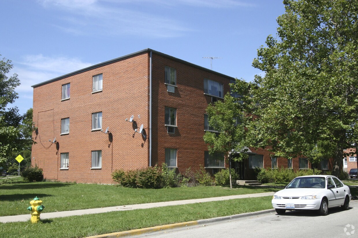Pine Grove Apartments Waukegan, IL