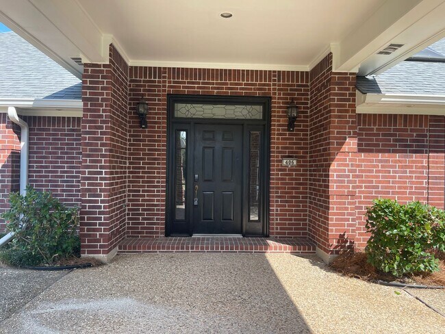 Building Photo - PRICE DROP & 1/2 OFF FIRST MONTH'S RENT/ G...