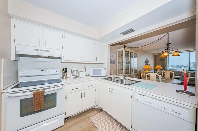 Building Photo - 6218 Palma Del Mar Blvd S