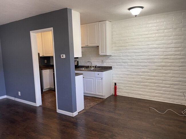 Foto del edificio - 5931 Howell Dr