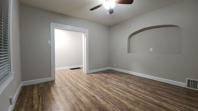 Foto del edificio - 1029 Central Ave