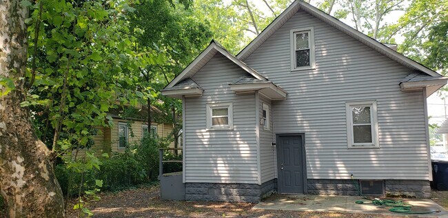 Building Photo - 107 Mansion Ave