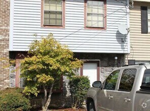 Building Photo - 1937 Springlake Ct