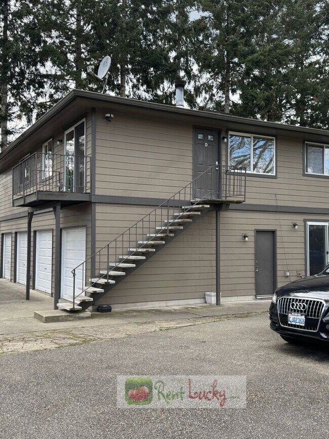 Building Photo - 217 Ellingson Dr
