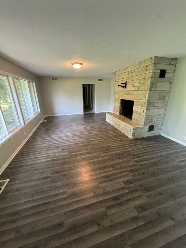 Building Photo - 5033 Ranch Rd