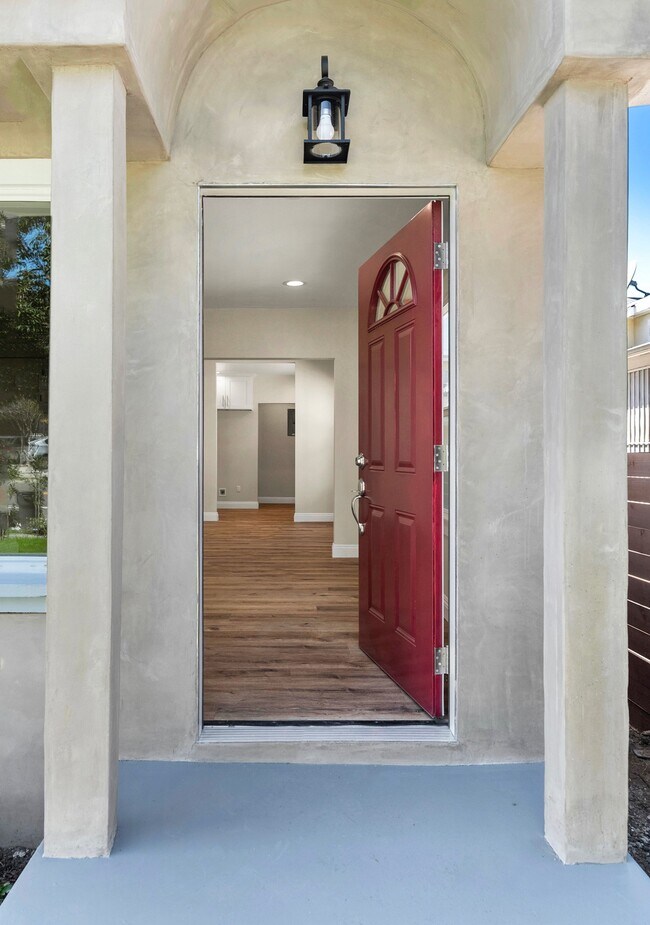 749 N Wilton Pl, Los Angeles, CA 90038 House Rental in Los Angeles