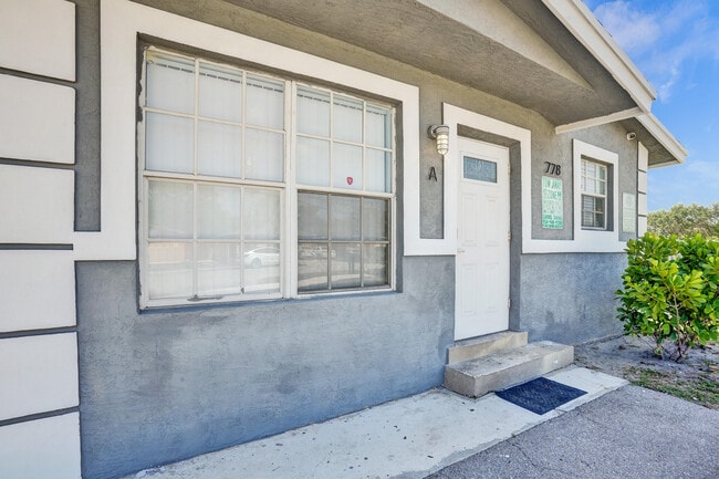 Building Photo - 778 SW 2nd Ave