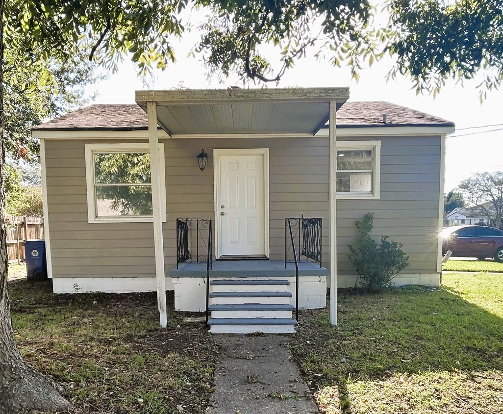 Primary Photo - 2501 Delille St