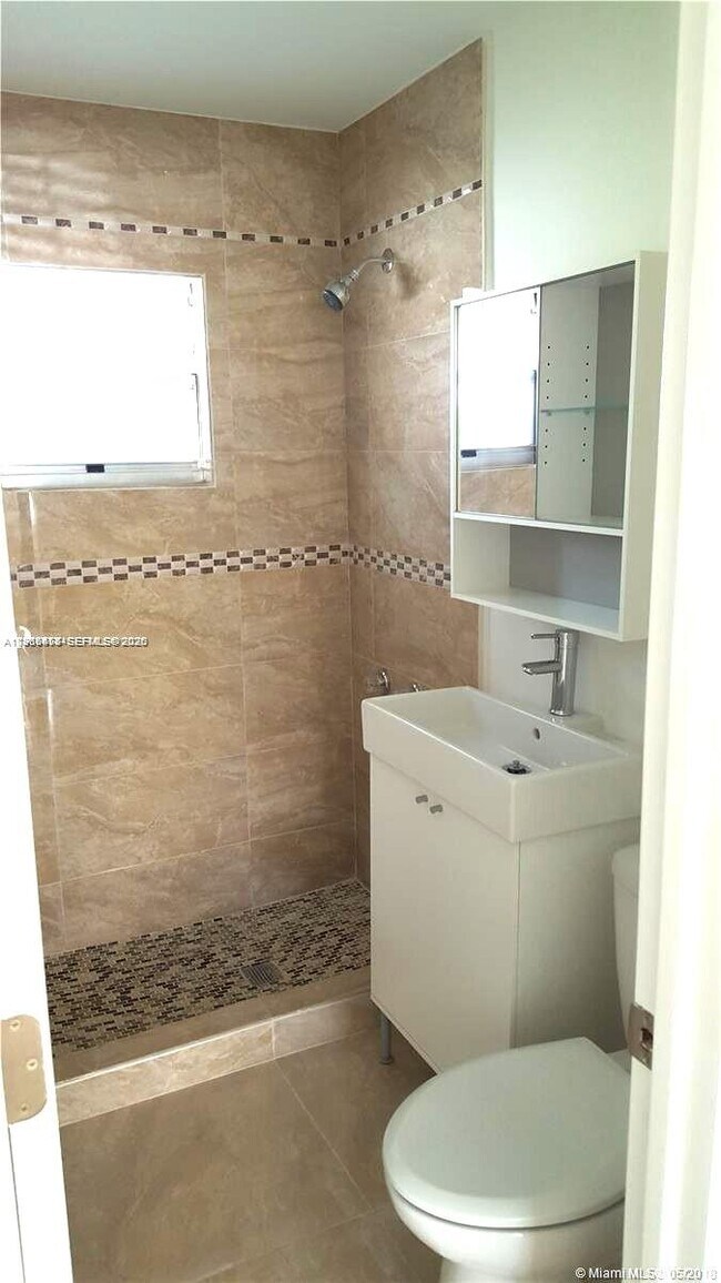 Building Photo - 2443 Coolidge St