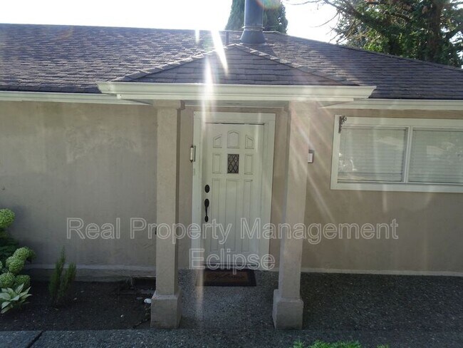 Foto del edificio - 6061 NE 135th St