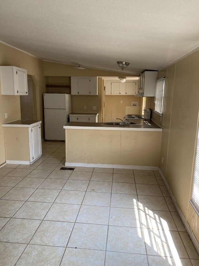 Photo - Spacious mobile home in a lovely community located in downtown area of Athens.