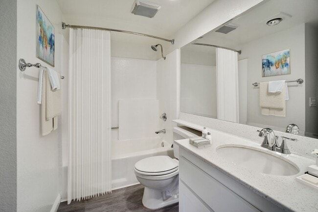 Interior Photo - River Oaks Apartments