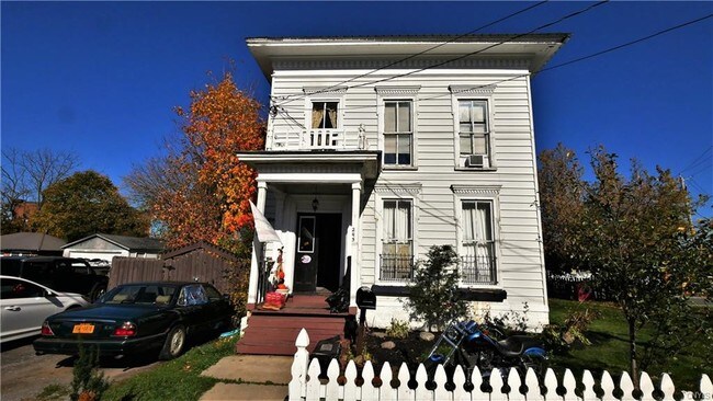 Foto del edificio - 243 Sterling St